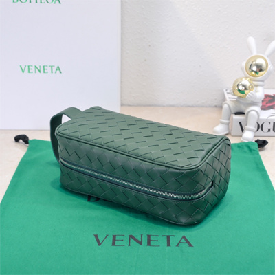BV Intrecciato Travel Pouch In Calfskin Dk Green