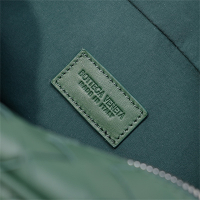 BV Intrecciato Travel Pouch In Calfskin Dk Green