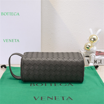 BV Intrecciato Travel Pouch In Calfskin