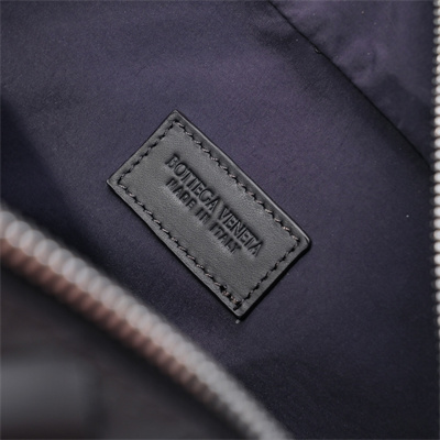 BV Intrecciato Travel Pouch In Calfskin