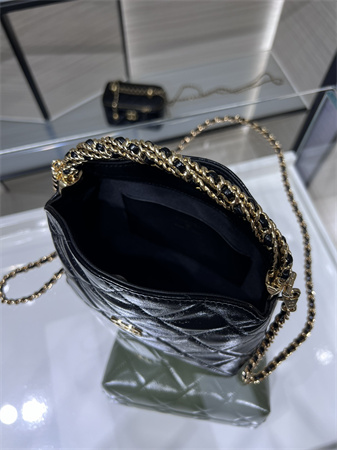 Cha.nel Clutch With Chain Shiny Lambskin & Gold-Tone Metal Black AP4189
