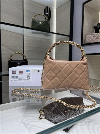 Cha.nel Clutch With Chain Shiny Lambskin & Gold-Tone Metal Nude Pink AP4189