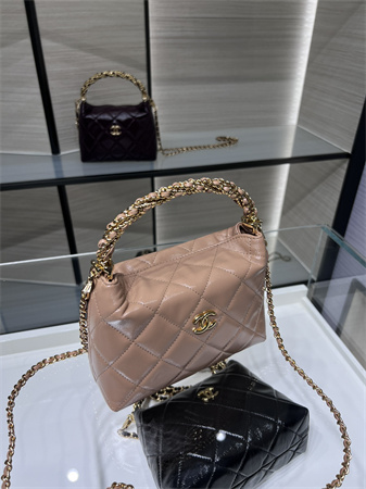 Cha.nel Clutch With Chain Shiny Lambskin & Gold-Tone Metal Nude Pink AP4189