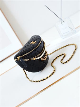 Cha.nel Waist Bag Shiny Lambskin, Imitation Pearls & Gold-Tone Metal Black AS4991