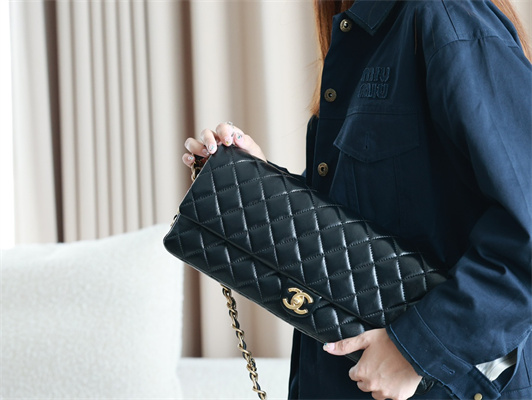 Cha.nel Maxi Clutch Bag Shiny Lambskin & Gold-Tone Metal Black AS5006