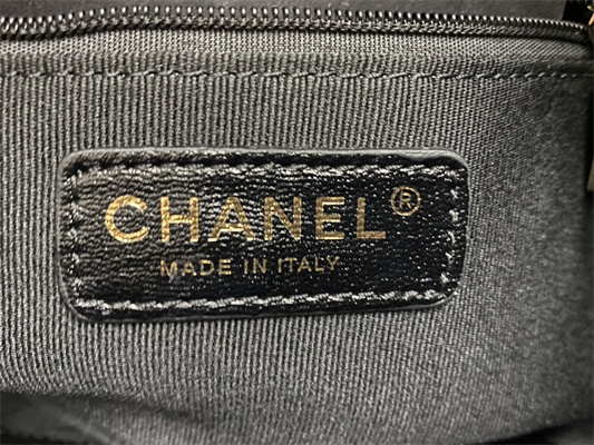 Cha.nel Small Tote Shiny Lambskin & Gold-Tone Metal Black AS5130