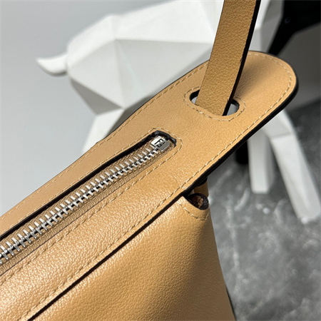 F**di simply medium calfskin bgg brown color