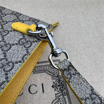 gu.cci pouch with gg details S*p*e canvas 768255