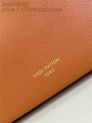 L.V Low Key Cabas MM Grained calfskin Cognac M25342