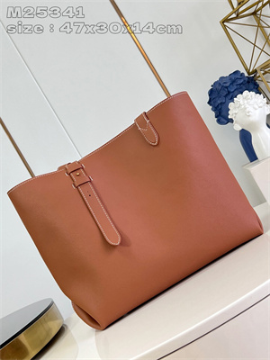 L.V Low Key Cabas MM Grained calfskin Cognac M25342