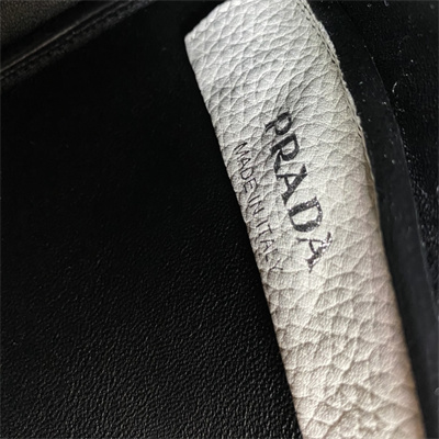 Pra*a leather mini bag white/black 1ba349