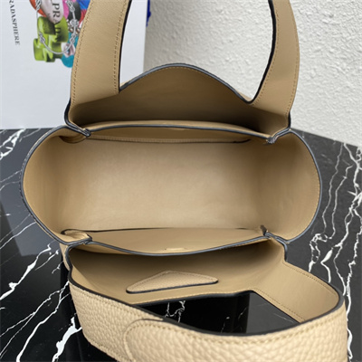 Pra*a medium leather tote 1bg335