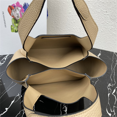 Pra*a medium leather tote 1bg335