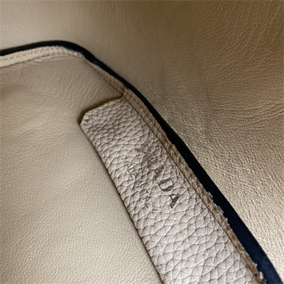 Pra*a medium leather tote 1bg335