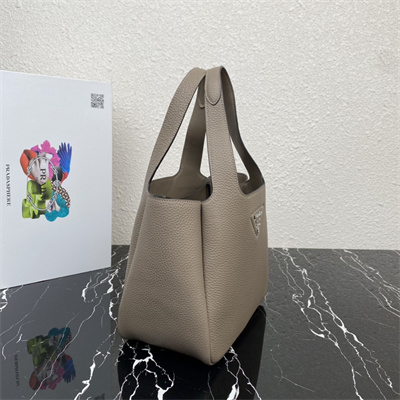 Pra*a medium leather tote 1bg335
