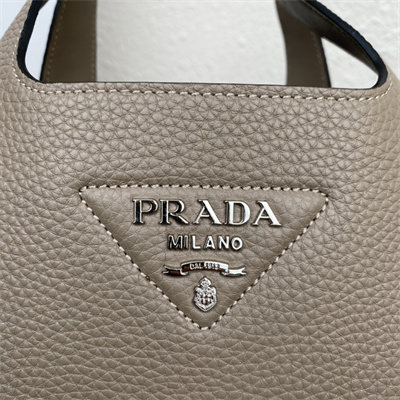 Pra*a medium leather tote 1bg335