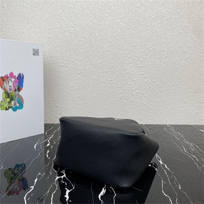 Pra*a medium leather tote 1bg335