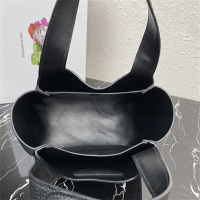 Pra*a medium leather tote 1bg335