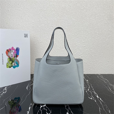 Pra*a medium leather tote 1bg335