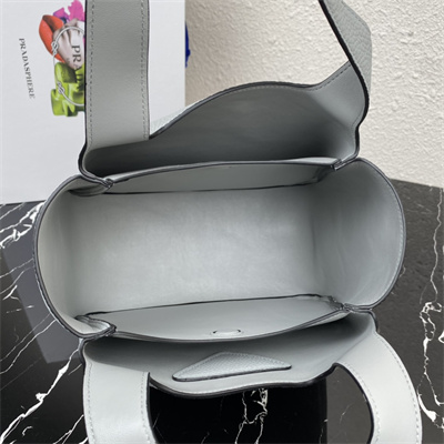 Pra*a medium leather tote 1bg335