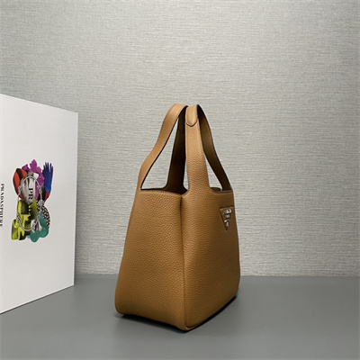 Pra*a medium leather tote 1bg335