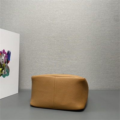 Pra*a medium leather tote 1bg335