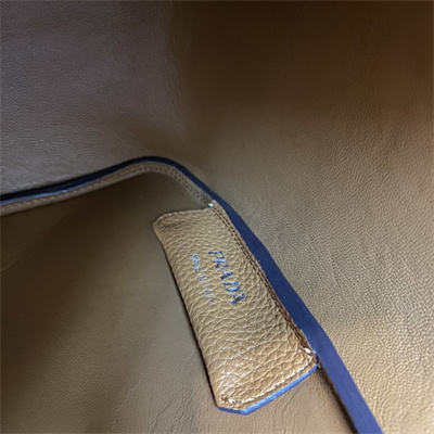 Pra*a medium leather tote 1bg335