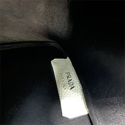 Pra*a medium leather tote 1bg335