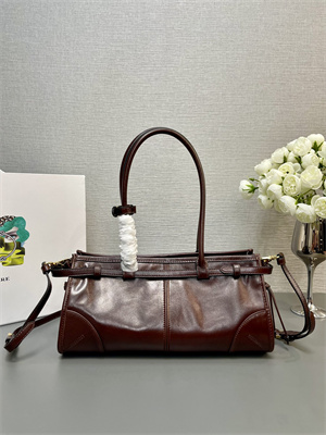 Pra*a medium leather handbag 1ba426