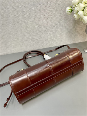 Pra*a medium leather handbag 1ba426