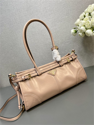 Pra*a medium leather handbag 1ba426