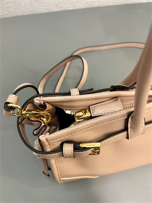 Pra*a medium leather handbag 1ba426