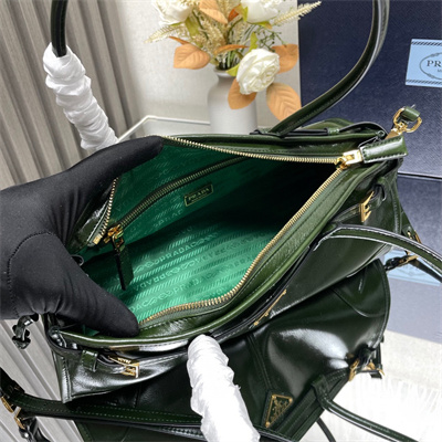 Pra*a medium leather handbag 1ba426