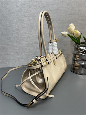 Pra*a medium leather handbag 1ba426