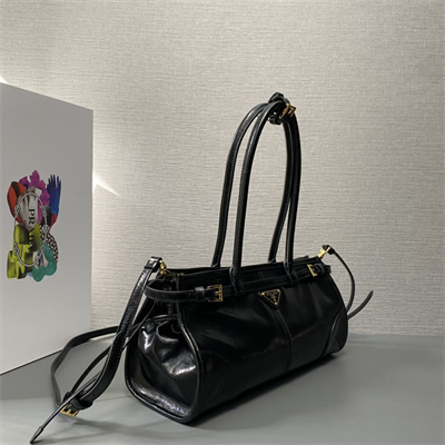 Pra*a medium leather handbag 1ba426