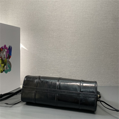 Pra*a medium leather handbag 1ba426