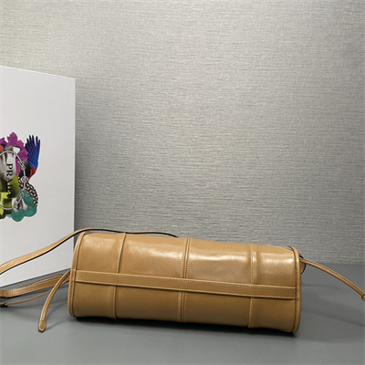 Pra*a medium leather handbag 1ba426