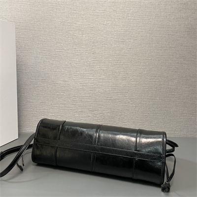 Pra*a medium leather handbag 1ba426