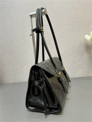 Pra*a medium leather shoulder bag black 1bd376