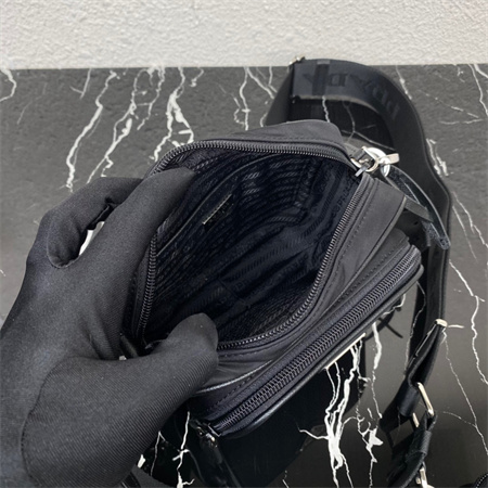 Pra*a re-nylon shoulder bag black 1bh153