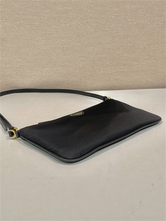 Pra*a re-nylon pouch black 1ne545
