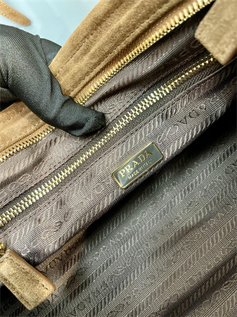 Pra*a medium suede handbag brown 1ba426