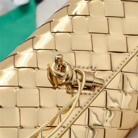 BV Andiamo Large Flap Wallet Lambskin Gold