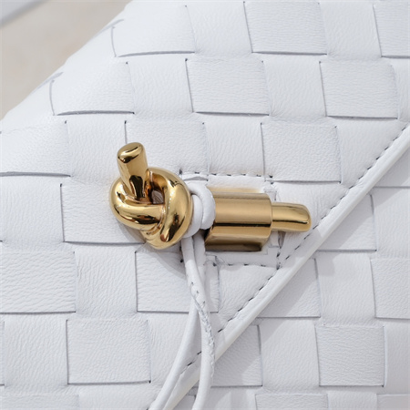 BV Andiamo Large Flap Wallet Lambskin White