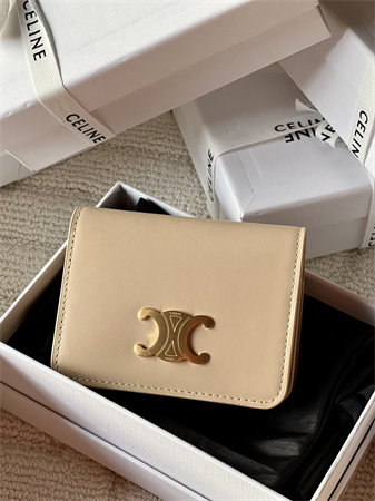Ce**e triomphe compact wallet in shiny calfskin beige