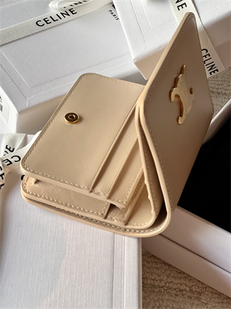 Ce**e triomphe compact wallet in shiny calfskin beige