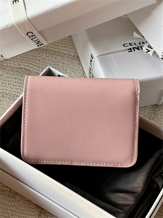 Ce**e triomphe compact wallet in shiny calfskin pink