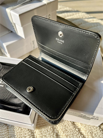 Ce**e triomphe compact wallet in shiny calfskin black