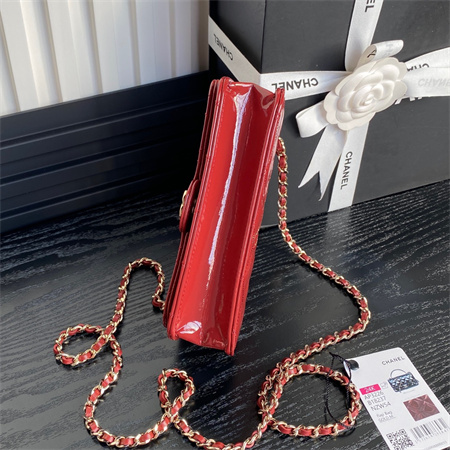 Ch*el flap phone holder with chain patent calfskin gold-tone metal red ap3226