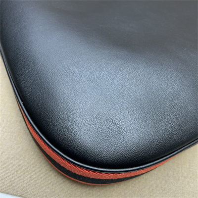 G*u*i attache large shoulder bag leather black 702823